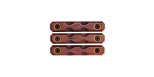 Oppgrader riflen din med WOOX M-LOK™ Rail Covers; laget av amerikansk valnøtt, gir forbedret grep, varmebeskyttelse og en lett, solid montering.